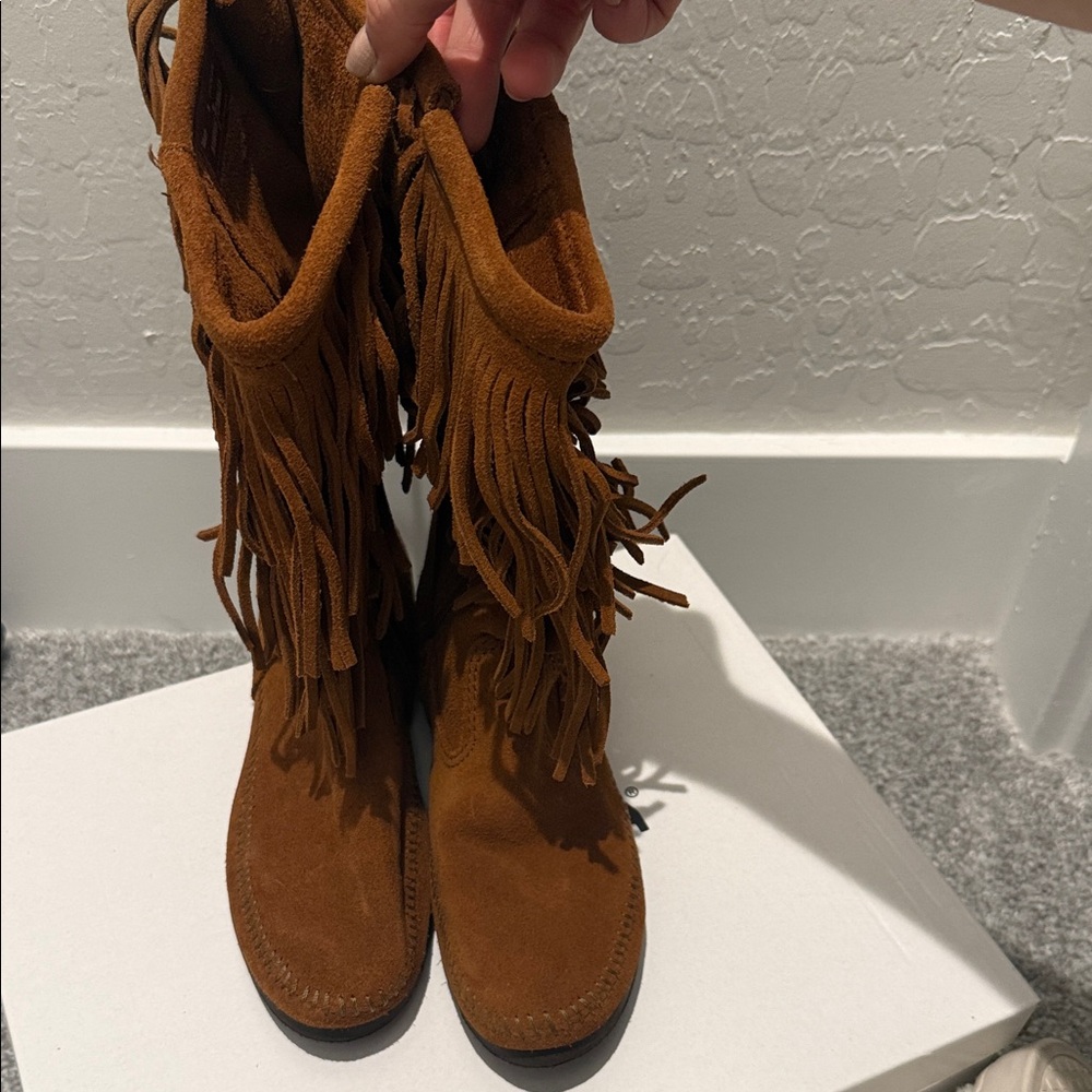 Minnetonka Women's Moccasin Fringe Boots - Tan - Picture 2 of 7
